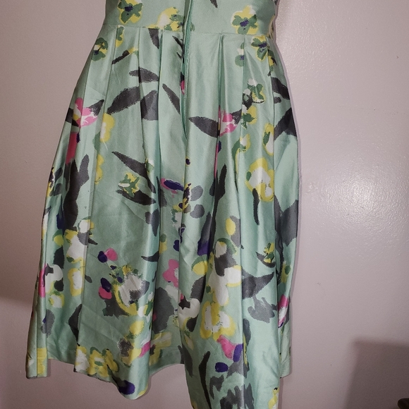 Green Flower Dress 👗 - Picture 6 of 9